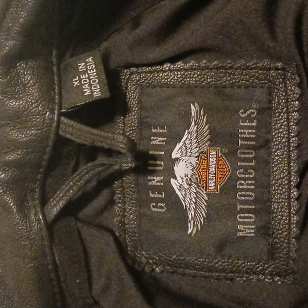 Leather jacket - Picture 2 of 5